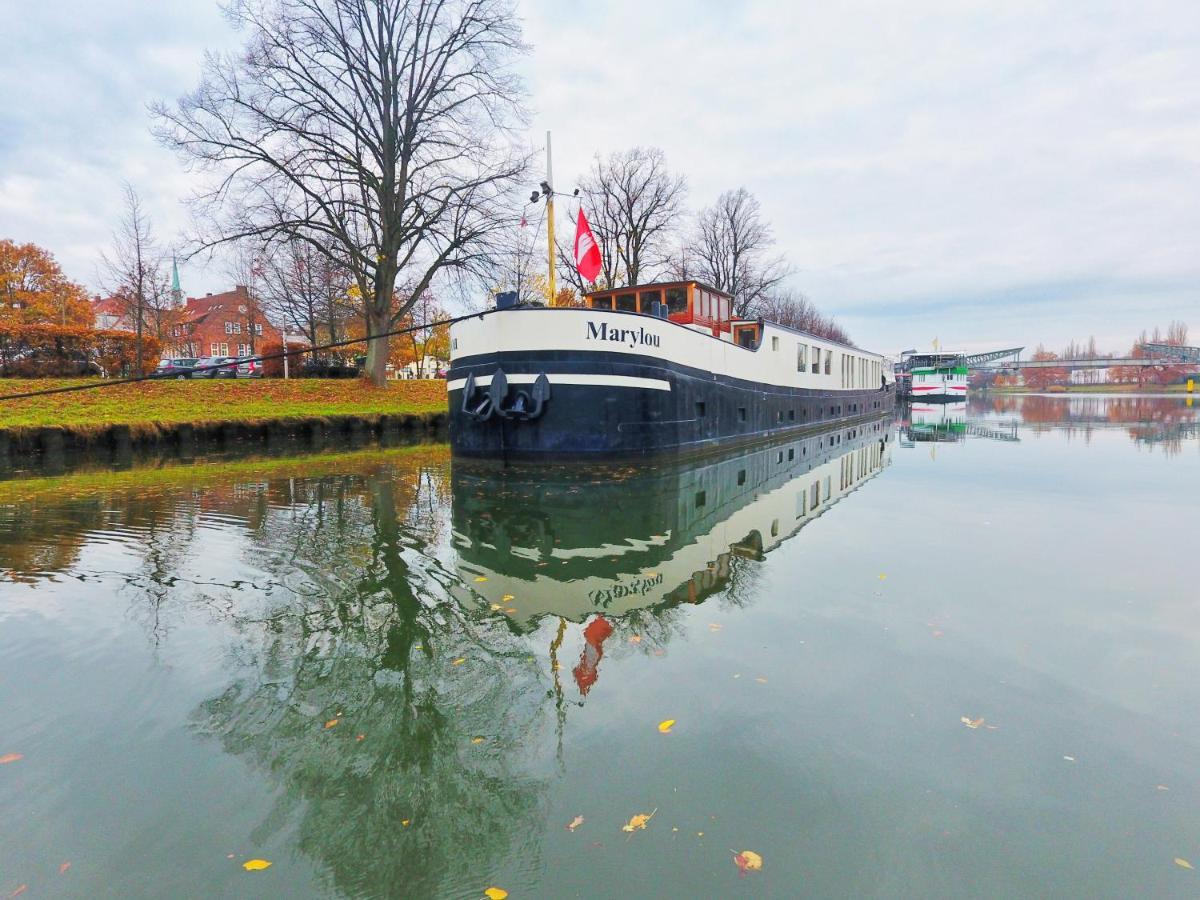 Ms Marylou Botel 3*